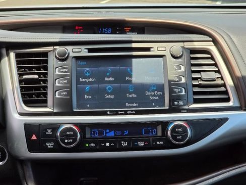Used 2019 Toyota Highlander XLE AWD/4WD image 27
