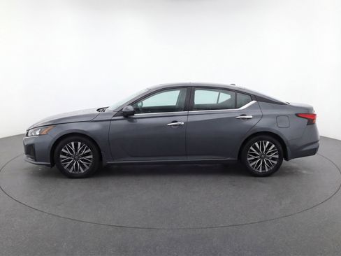 Used 2024 Nissan Altima 2.5 SV image 5