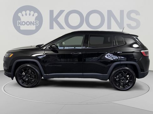 Used 2022 Jeep Compass Latitude w/ Convenience Group AWD/4WD image 2