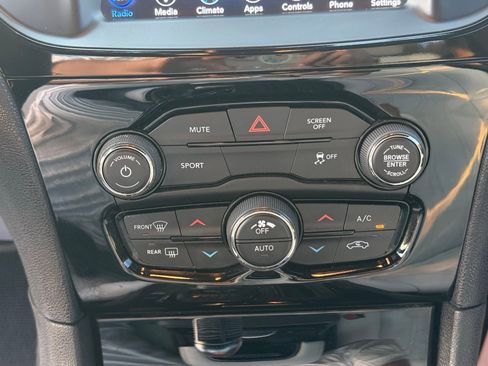 Used 2018 Chrysler 300 S RWD image 22