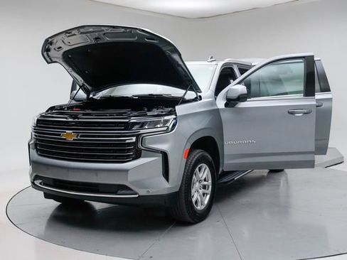 Used 2024 Chevrolet Suburban LT image 17