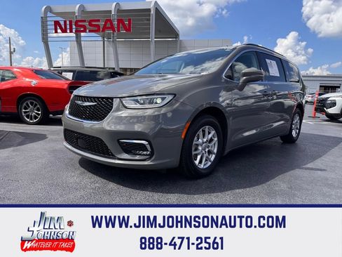 Used 2022 Chrysler Pacifica Touring-L FWD image 1
