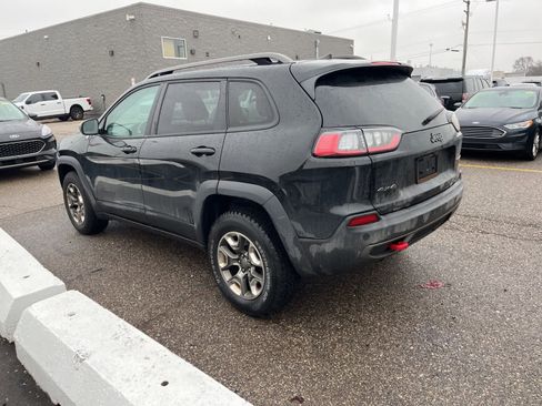 Used 2019 Jeep Cherokee Trailhawk w/ Cold Weather Group image 10