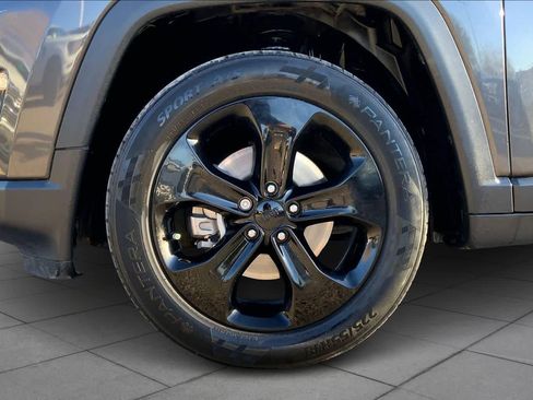 Used 2018 Jeep Compass Altitude image 8