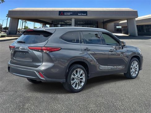 Used 2021 Toyota Highlander Limited image 6