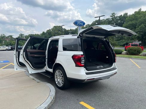 Used 2024 Ford Expedition Limited AWD/4WD image 9
