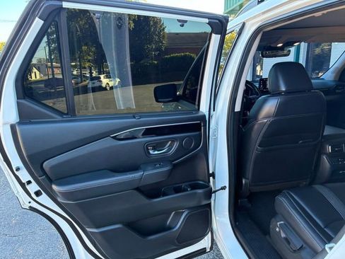 Used 2023 Honda Pilot Touring image 18