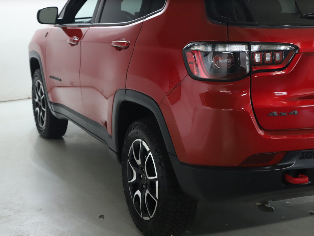 Used 2025 Jeep Compass Trailhawk AWD/4WD image 46