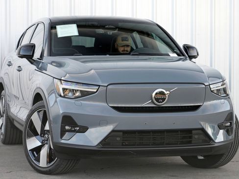 Used 2023 Volvo C40 P8 Recharge Ultimate image 2