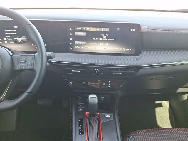Used 2025 Nissan Kicks SR w/ Illumination Package FWD image 17