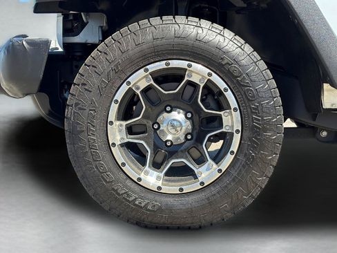 Used 2018 Jeep Wrangler Unlimited Sport w/ Connectivity Group AWD/4WD image 28