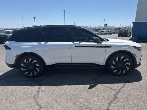 Used 2025 Lincoln Nautilus Reserve AWD/4WD image 4