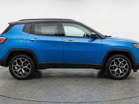 Used 2025 Jeep Compass Limited AWD/4WD image 11