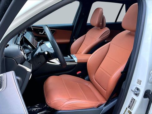 Used 2023 Mercedes-Benz GLC 300 4MATIC image 9