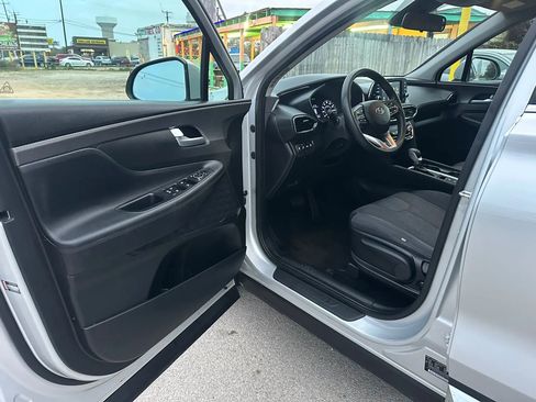 Used 2019 Hyundai Santa Fe SE image 10
