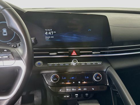 Used 2025 Hyundai Elantra SEL FWD image 18