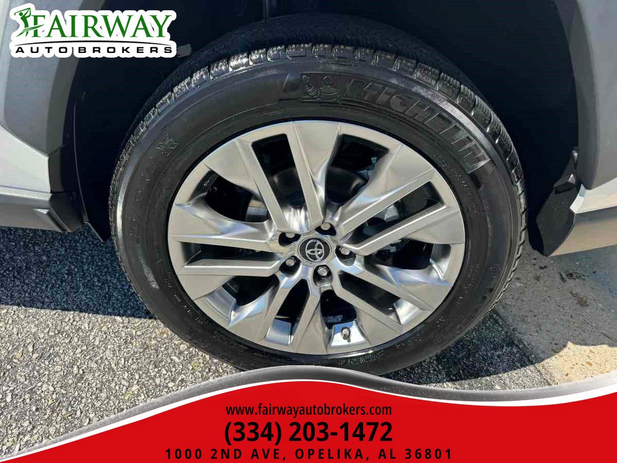 Used 2019 Toyota RAV4 Limited w/ Cold Weather Package FWD image 33