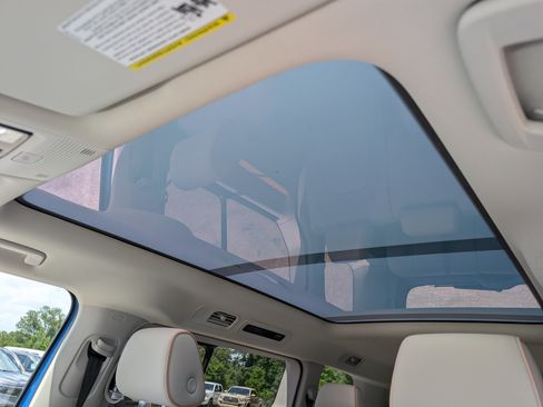 Used 2025 Volkswagen ID. Buzz 1st Edition RWD image 13