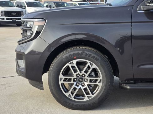 New 2026 Ford Expedition Max Active RWD image 9
