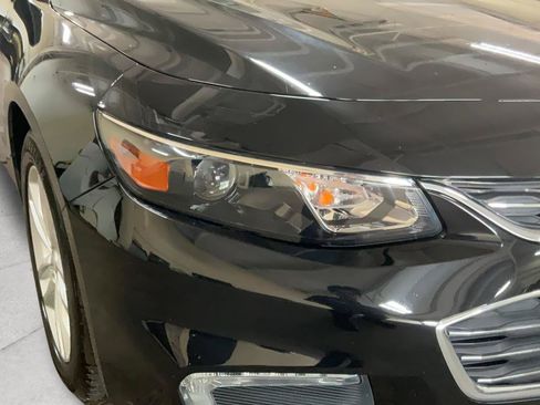 Used 2017 Chevrolet Malibu LT FWD image 28