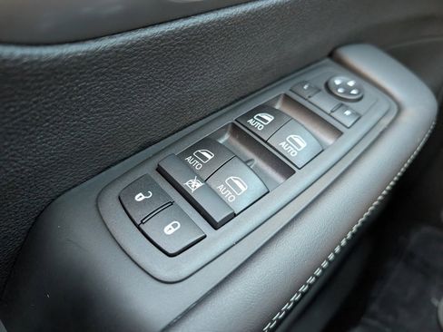 New 2026 Chrysler Pacifica Select w/ S Appearance Package image 38