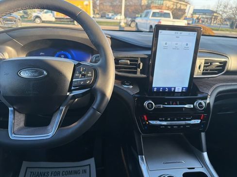 Certified 2023 Ford Explorer Platinum w/ Technology Package image 20