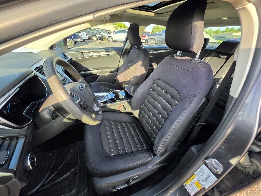Used 2014 Ford Fusion SE FWD image 12