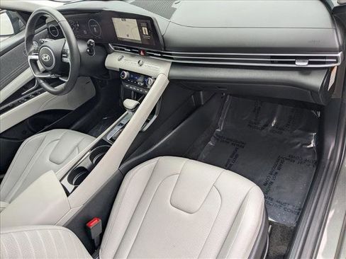 Used 2024 Hyundai Elantra Limited image 21