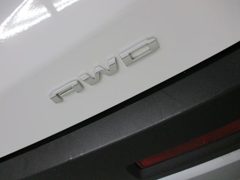 Certified 2023 GMC Acadia SLE w/ Driver Convenience Package image 10