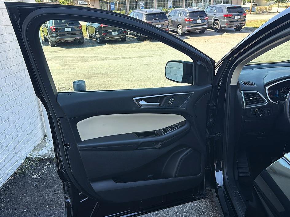Used 2019 Ford Edge SEL w/ Equipment Group 201A AWD/4WD image 24