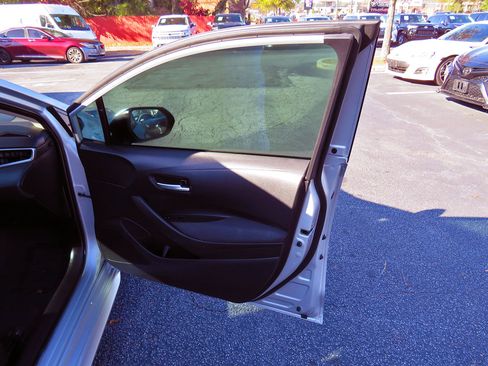 Used 2021 Toyota Corolla LE image 21