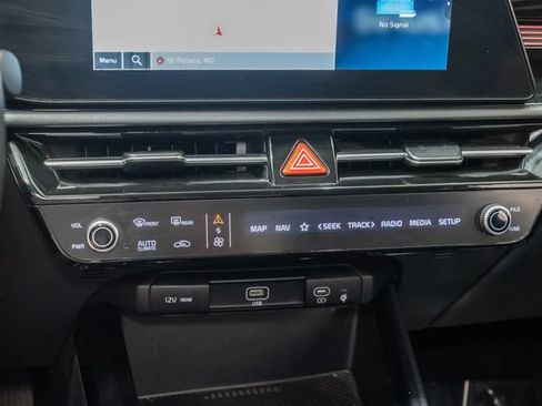 Used 2023 Kia Niro Wind FWD image 19