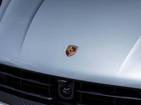 Certified 2026 Porsche Macan AWD/4WD image 19