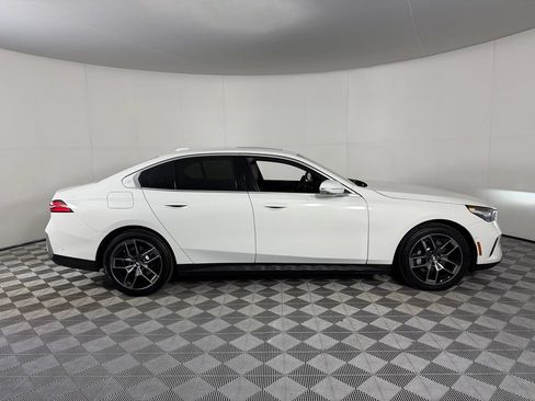 Used 2026 BMW 530i RWD image 4
