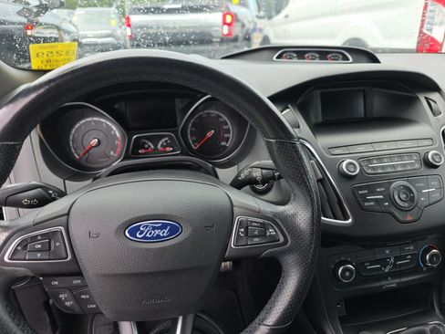 Used 2018 Ford Focus ST FWD image 3