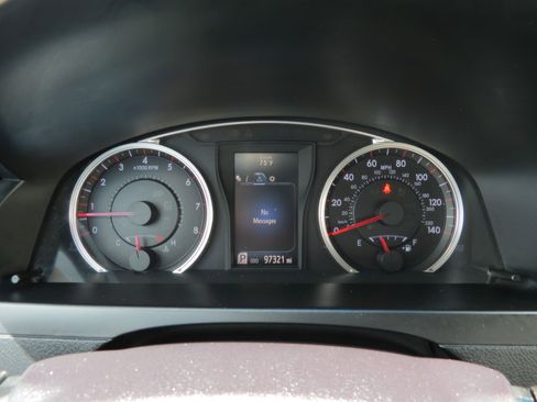 Used 2015 Toyota Camry SE FWD image 12