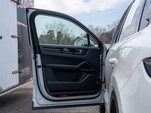 Certified 2023 Porsche Cayenne image 20