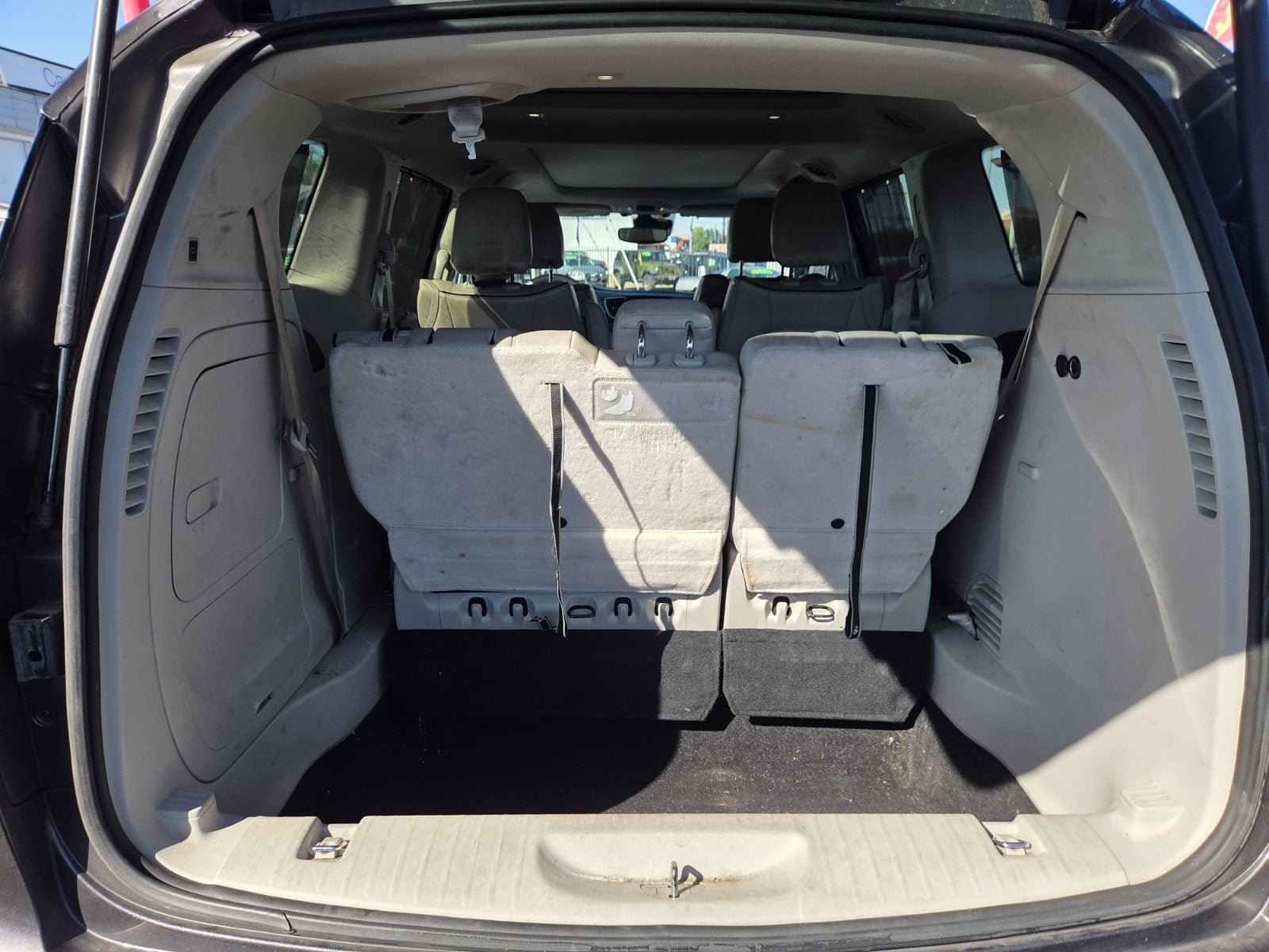 Used 2018 Chrysler Pacifica Limited w/ Advanced Safetytec Group FWD image 9