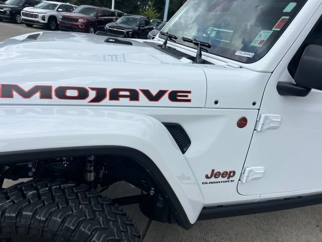 Used 2026 Jeep Gladiator Mojave AWD/4WD image 3