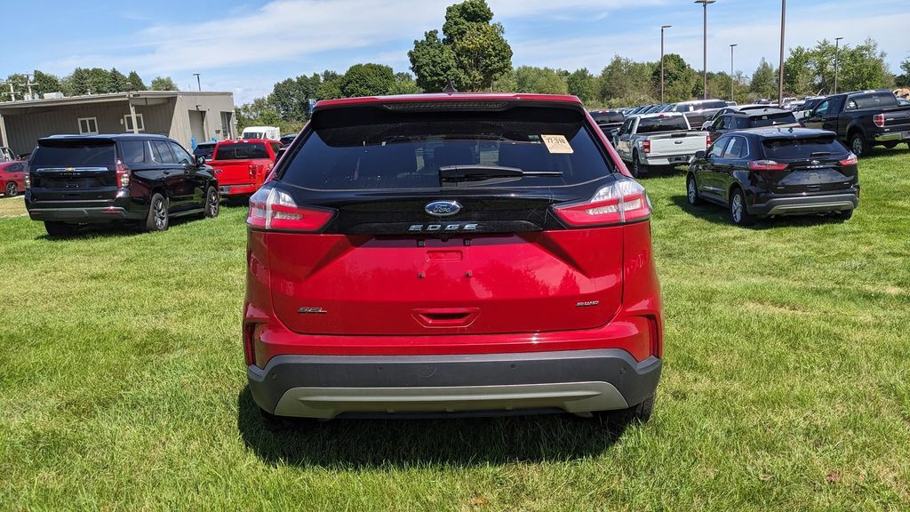 Certified 2024 Ford Edge SEL w/ Convenience Package AWD/4WD image 4