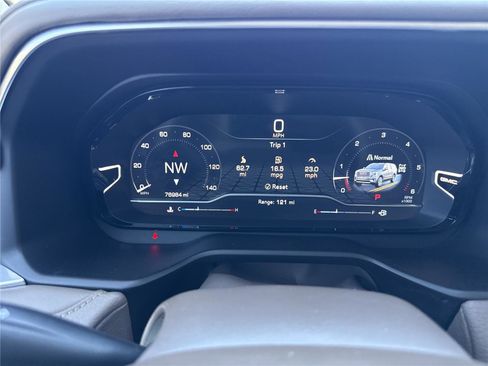 Used 2022 GMC Yukon Denali w/ Advanced Technology Package image 11