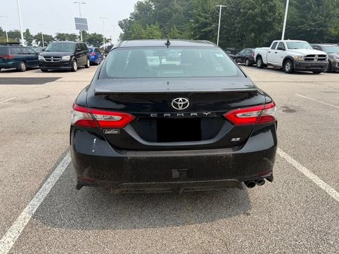 Used 2019 Toyota Camry SE FWD image 5
