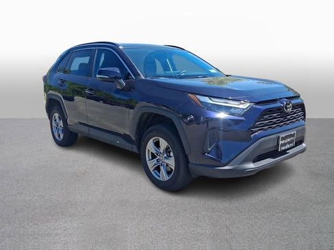 Used 2025 Toyota RAV4 XLE AWD/4WD image 3