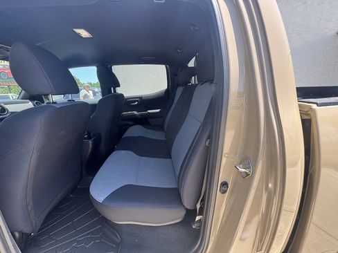 Used 2020 Toyota Tacoma TRD Off-Road AWD/4WD image 8