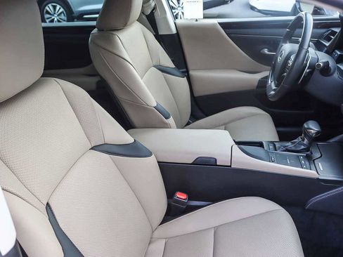 Certified 2021 Lexus ES 350 w/ Premium Package image 16