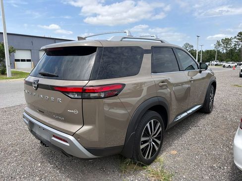 Used 2024 Nissan Pathfinder Platinum FWD image 5