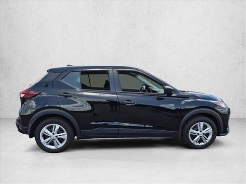 Used 2023 Nissan Kicks S FWD image 4