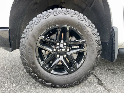 Used 2024 Chevrolet Silverado 1500 Custom Trail Boss AWD/4WD image 10