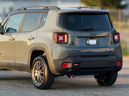Used 2017 Jeep Renegade Trailhawk AWD/4WD image 16