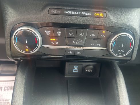 Used 2022 Ford Escape SE image 27